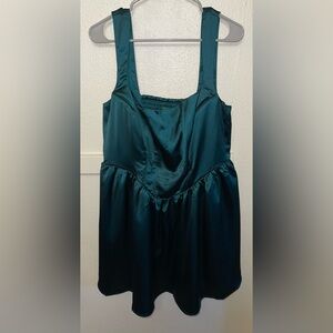 Elegant Emerald Green Satin Sleeveless Dress